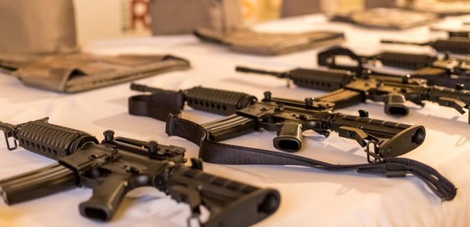 GOVERNO DO ESTADO ENTREGA 799 FUZIS CARABINAS E 1,7 MIL COLETES BALSTICOS  BM