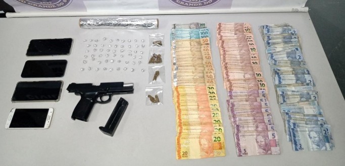 BM PRENDE OITO PESSOAS ENTRE A NOITE DE SEXTA E MADRUGADA DESTE SBADO, EM RG