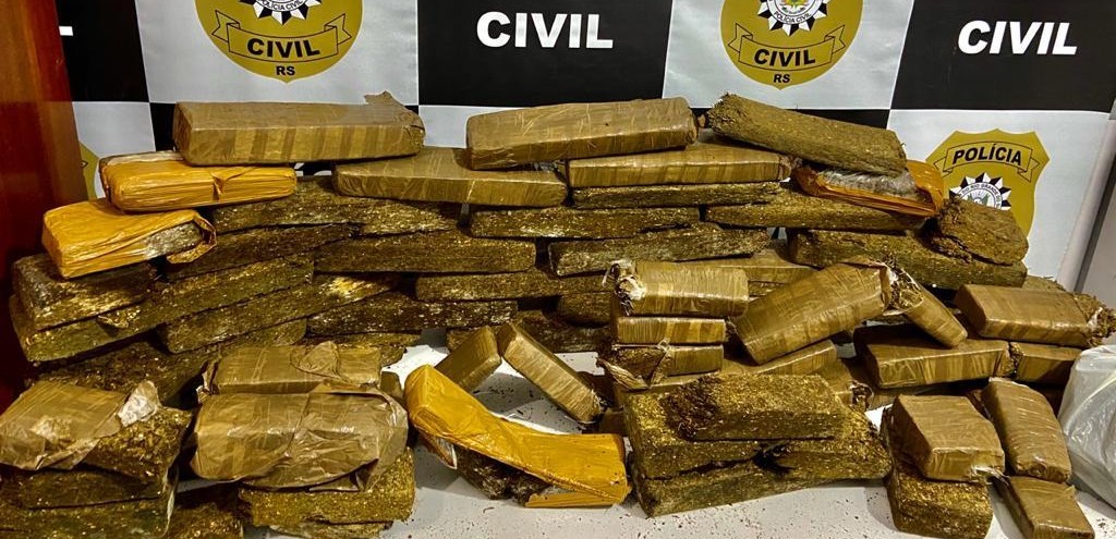 DRACO DE RG PRENDE JOVEM COM 43 KG DE MACONHA NA BR 392