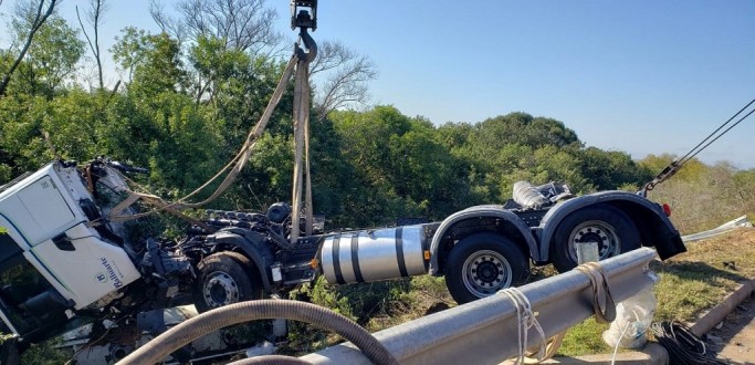 CAVALO MECNICO ENVOLVIDO EM ACIDENTE NA BR 392 FOI REMOVIDO PELA MANH