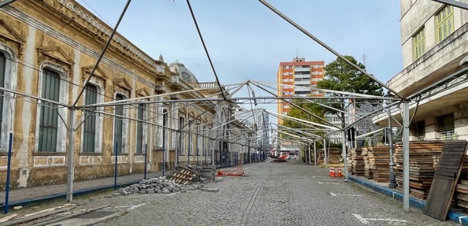 MONTAGEM DO FESTIMAR EST EM RITMO ACELERADO - COMRCIO E FOOD TRUCKS PODEM GARANTIR ESPAOS