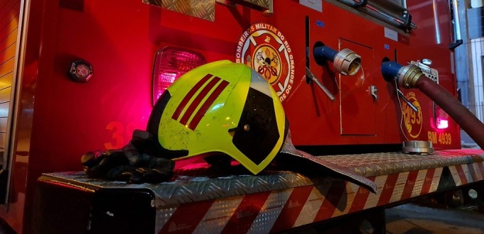 CASA  DESTRUDA POR INCNDIO NA VILA DA QUINTA