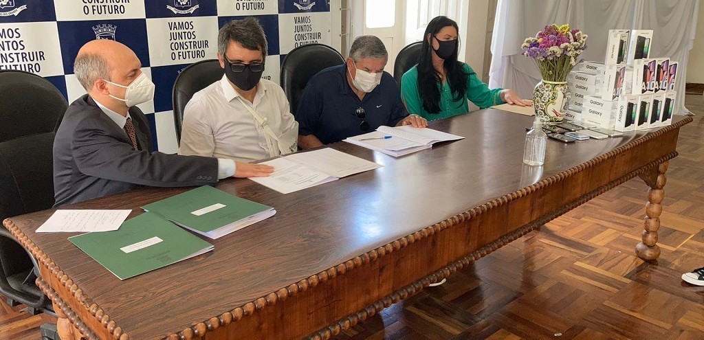 PREFEITURA RECEBE 62 APARELHOS CELULARES DOADOS PELO MINISTÉRIO PÚBLICO