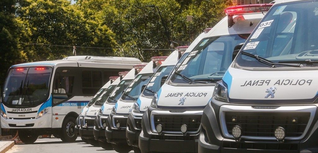 RS RECEBE 25 FURGES E CINCO NIBUS ADAPTADOS PARA O TRANSPORTE DE PRESOS