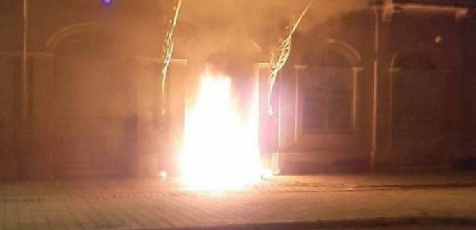 PERTENCES DE MORADOR DE RUA S�O INCENDIADOS NA PORTA DO THEATRO GUARANY, EM PELOTAS
