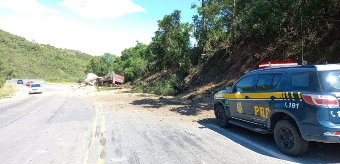 CAMINHONEIRO MORRE EM ACIDENTE NA BR 392, EM CAAPAVA DO SUL