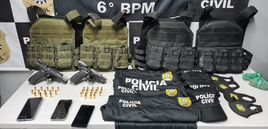 HOMENS SO PRESOS PELA BM COM ARMAS, COLETES E MUNIES, EM RG