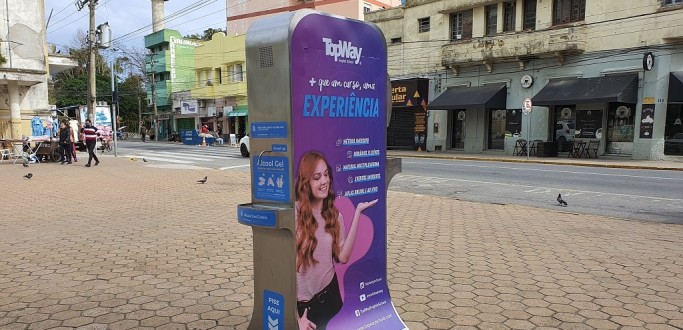 DISPENSADOR DE �LCOOL GEL � INSTALADO NO LARGO DR. PIO