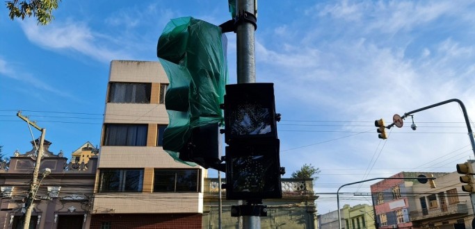 SEMFORO PARA PEDESTRES DEVER ENTRAR EM FUNCIONAMENTO NA 24 DE MAIO COM VITORINO