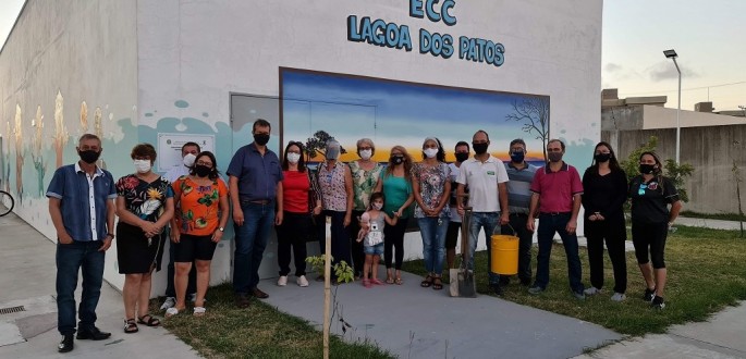 ECC LAGOA DOS PATOS LAN�A C�PSULA DO TEMPO E FAZ HOMENAGENS A FAMILIARES DE ARTISTAS LOCAIS