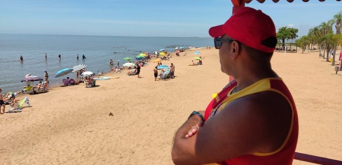 GUARDA-VIDAS J� REALIZARAM SEIS SALVAMENTOS NAS PRAIAS DE S�O LOUREN�O DO SUL