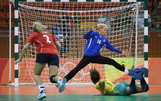 HANDEBOL FEMININO DO BRASIL ESTREIA COM VITRIA SOBRE A CAMPE OLMPICA NORUEGA