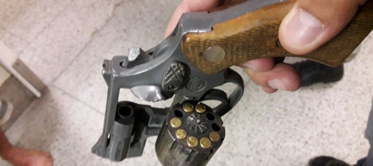 JOVEM  PRESO POR PORTE ILEGAL DE ARMA DE FOGO