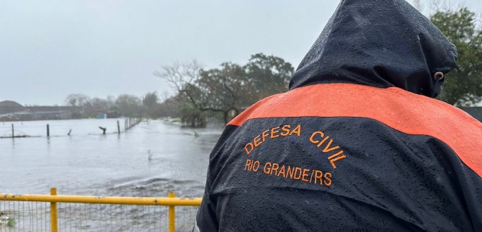 ABRIGO NA QUINTA RECEBE MAIS MORADORES E DEFESA CIVIL PEDE QUE NO SEJAM DOADAS ROUPAS RASGADAS