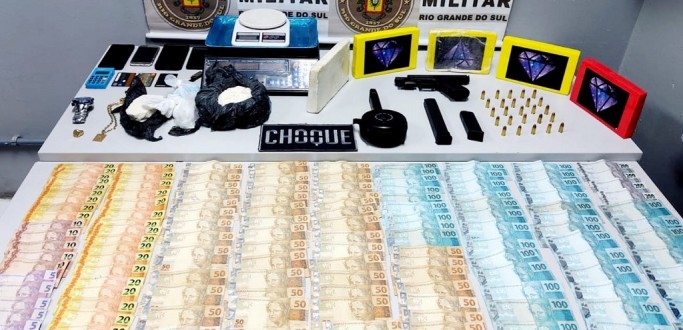 5 BPCHQ PRENDE DUPLA POR TRFICO E PORTE ILEGAL DE ARMA NO BAIRRO SANTA TEREZA
