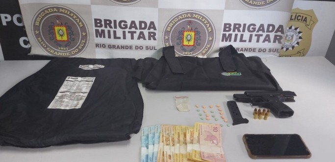 JOVEM  PRESO POR PORTE ILEGAL DE ARMA NA LAGOA DO JACAR, EM RIO GRANDE