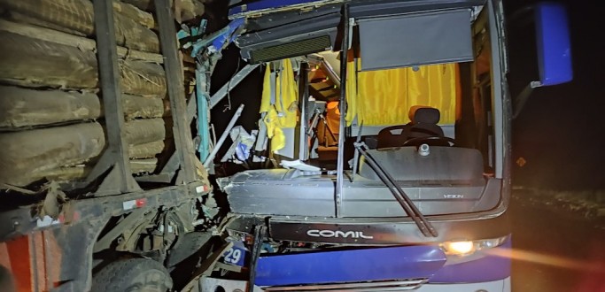 AO TOTAL, 40 FERIDOS LEVES FORAM ATENDIDOS DURANTE OCORRNCIA DE ACIDENTE NA BR 116, EM TAPES