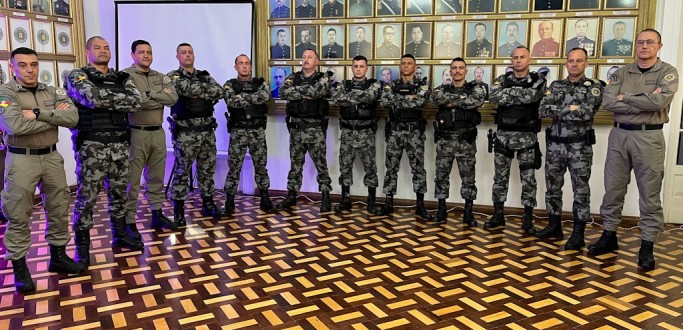 MILITARES DO 5� BPCHQ S�O HOMENAGEADOS PELO COMANDO-GERAL DA BM