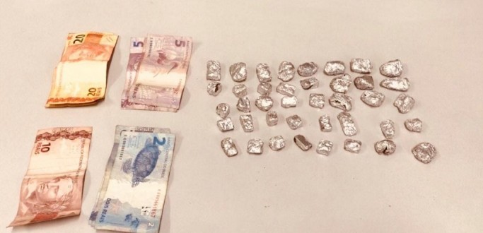 BM APREENDE ADOLESCENTE POR TRFICO DE DROGAS NO BAIRRO SO MIGUEL