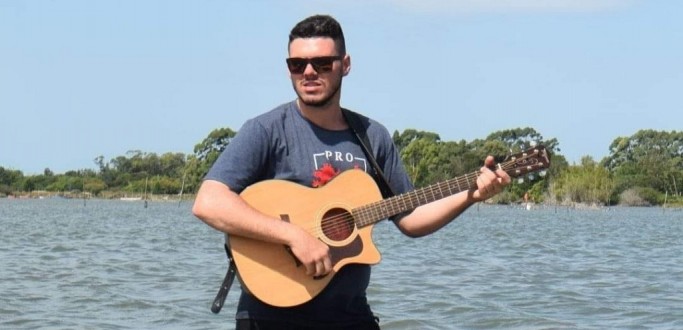 �ERA UM GURI DE OURO�, DISSE AMIGO DE JOVEM ASSASSINADO EM SJN