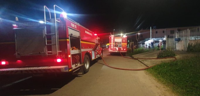 CASA  DESTRUDA POR INCNDIO NO BAIRRO CASTELO BRANCO, EM RG