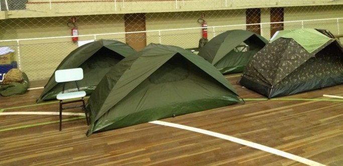 MILITARES DO 6� GAC PASSAM POR RIGOROSO PROCESSO DE HIGIENIZA��O PARA ACESSAR ALOJAMENTO DA OPERA��O COVID-19