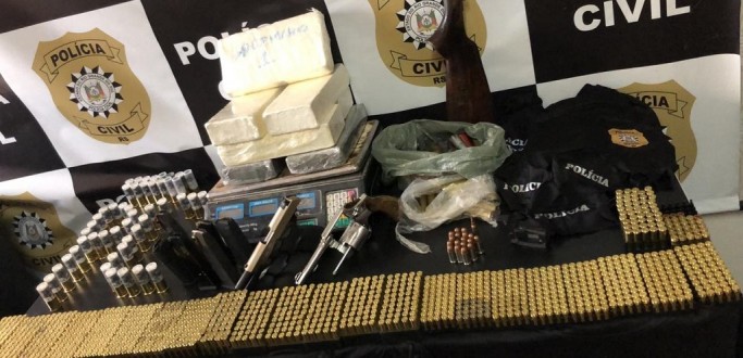 DRACO E AGENTES DA PC DE SJN APREENDEM VASTO MATERIAL DE QUADRILHA QUE ATUAVA NO TRFICO