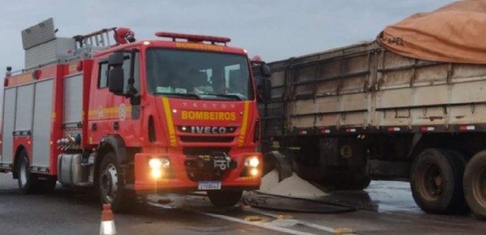 PRINCPIO DE INCNDIO ATINGE CAVALO MECNICO DE CARRETA, NA BR 392, EM RG