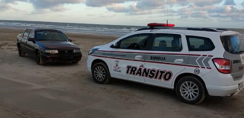 MOTORISTA  FLAGRADO POR AGENTES DE TRNSITO FAZENDO ZERINHO NO CASSINO