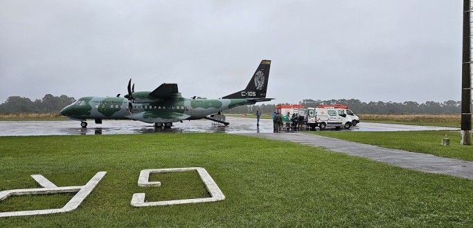 TR�S BEB�S E DOIS ADULTOS INTERNADOS NO HU S�O TRANSFERIDOS COM AUX�LIO DE AVI�O DA FOR�A A�REA BRASILEIRA