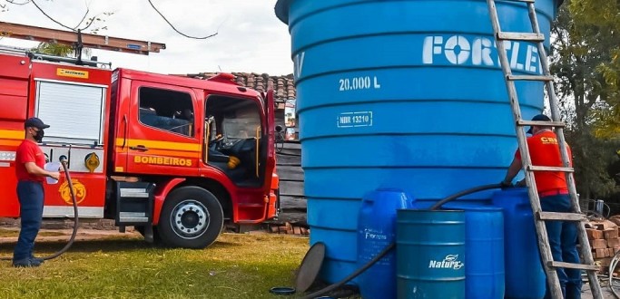 BOMBEIROS AUXILIAM MORADORES DA ZONA RURAL DE MORRO REDONDO CONTRA A ESTIAGEM