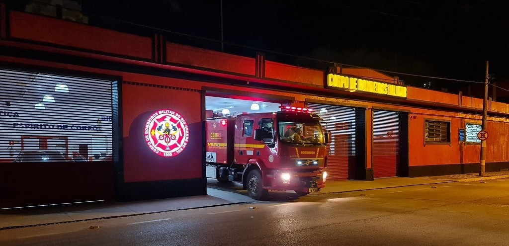 CASA NO BAIRRO COHAB II  DESTRUDA POR INCNDIO, NA MADRUGADA DESTA TERA-FEIRA