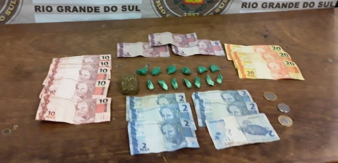 HOMEM  PRESO POR TRFICO DE DROGAS NO BAIRRO COXILHA EM SANTA VITRIA DO PALMAR