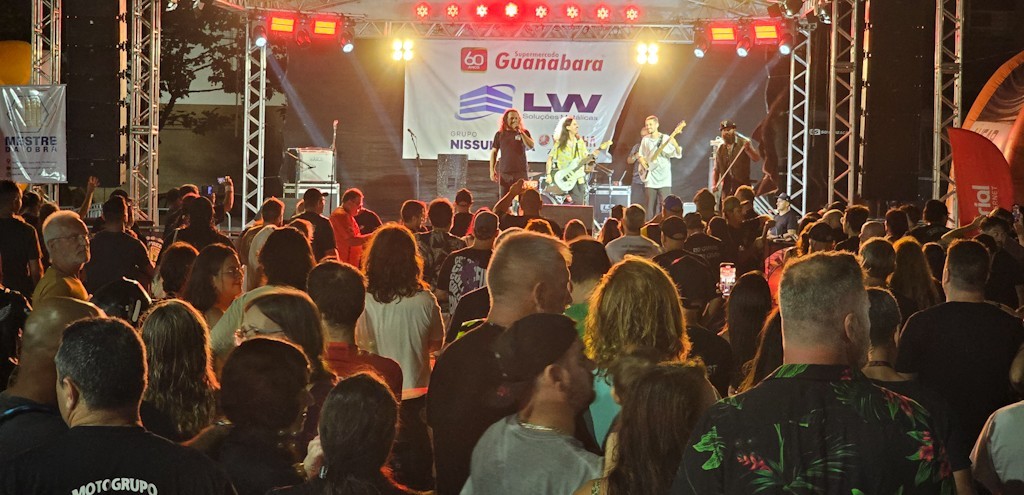MOTOCICLISTAS LOTAM A PRAA DDIO DUH DURANTE A TERCEIRA EDIO DO CASSINO MOTOFEST
