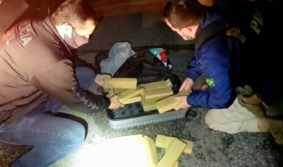 RIO-GRANDINO � PRESO COM 10 KG DE MACONHA NA BR 116, EM PELOTAS