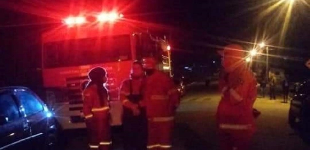 HOMEM DE BICICLETA CAI DE PONTE E MORRE EM TAPES