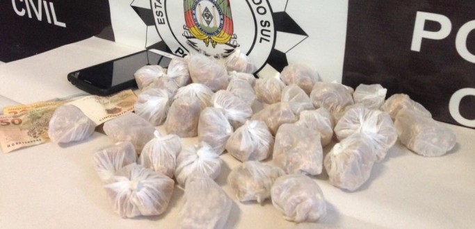 POLCIA CIVIL CUMPRE MANDADO E PRENDE HOMEM COM DROGAS