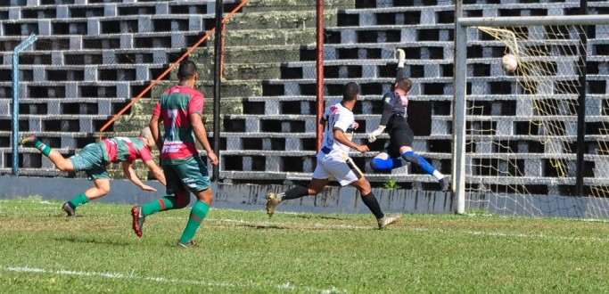 EM JOGO MARCADO POR EXPULSES, SO PAULO GOLEIA O SO GABRIEL E GARANTE A SEGUNDA VITRIA