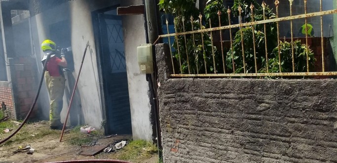 FAM�LIA PERDE CASA, BENS E ANIMAIS DE ESTIMA��O DURANTE INC�NDIO, EM SJN