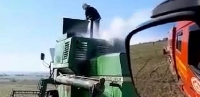 MOTOR DE COLHEITADEIRA PEGA FOGO EM PROPRIEDADE RURAL DE JAGUARO