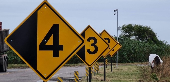 SINALIZAO REGRESSIVA E REDUTOR DE VELOCIDADE SO INSTALADOS NA CURVA DA SANTA TEREZA, NA BR 392