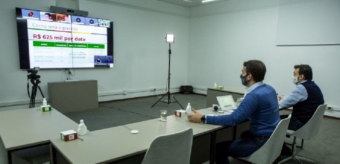 GOVERNO ANUNCIA PREMIA��O DE 1,25 MILH�O PARA MUNIC�PIOS QUE MAIS VACINAREM