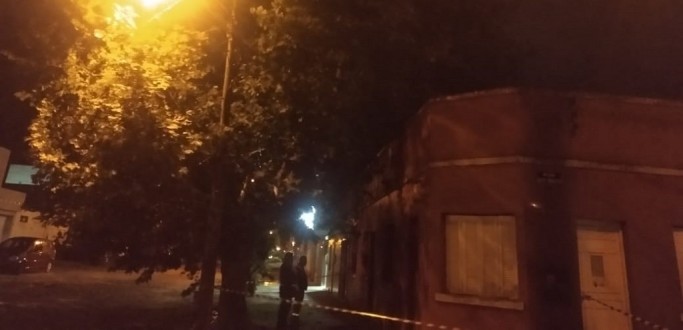 DEFESA CIVIL E BOMBEIROS REGISTRAM CHAMADOS ENVOLVENDO �RVORES AP�S OS VENTOS DESSA SEGUNDA-FEIRA