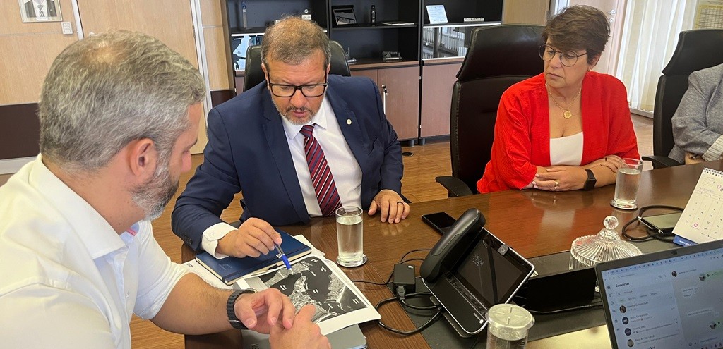 ACOMPANHADA DO DEPUTADO FEDERAL, ALEXANDRE LINDENMEYER, DARLENE PEREIRA PARTICIPA DE REUNIES EM BRASLIA