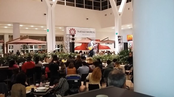 SHOW DE LEONI MARCA O MS DOS NAMORADOS DO PARTAGE SHOPPING