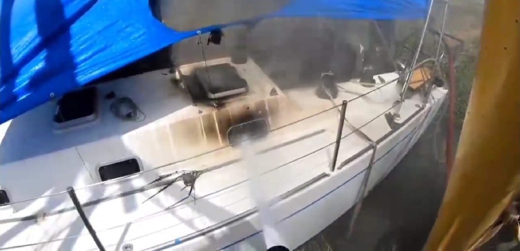 VELEIRO INCENDEIA EM ESTALEIRO NO LARANJAL, EM PELOTAS