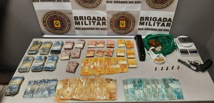 HOMEM  PRESO NO BAIRRO CIDADE DE GUEDA POR TRFICO E PORTE ILEGAL DE ARMA