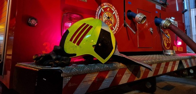 CASA PEGA FOGO NO BAIRRO SANTA ROSA