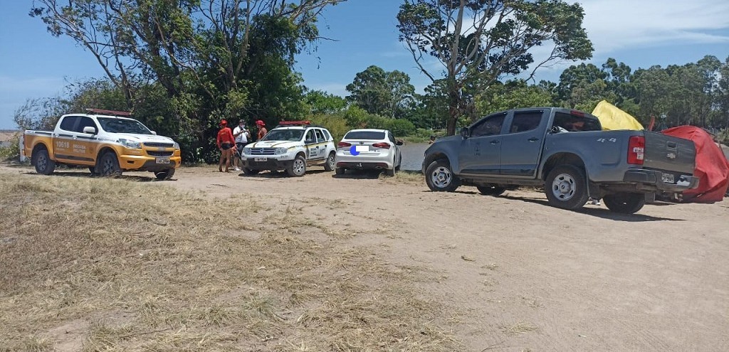 2 BRBM PARTICIPA DE AO CONJUNTA COM GUARDA-VIDAS, BM E MARINHA DO BRASIL, EM ARAMBAR