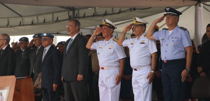 MINISTRO DA DEFESA AFIRMA QUE NO EXISTE POSSIBILIDADE DE INTERVENO MILITAR